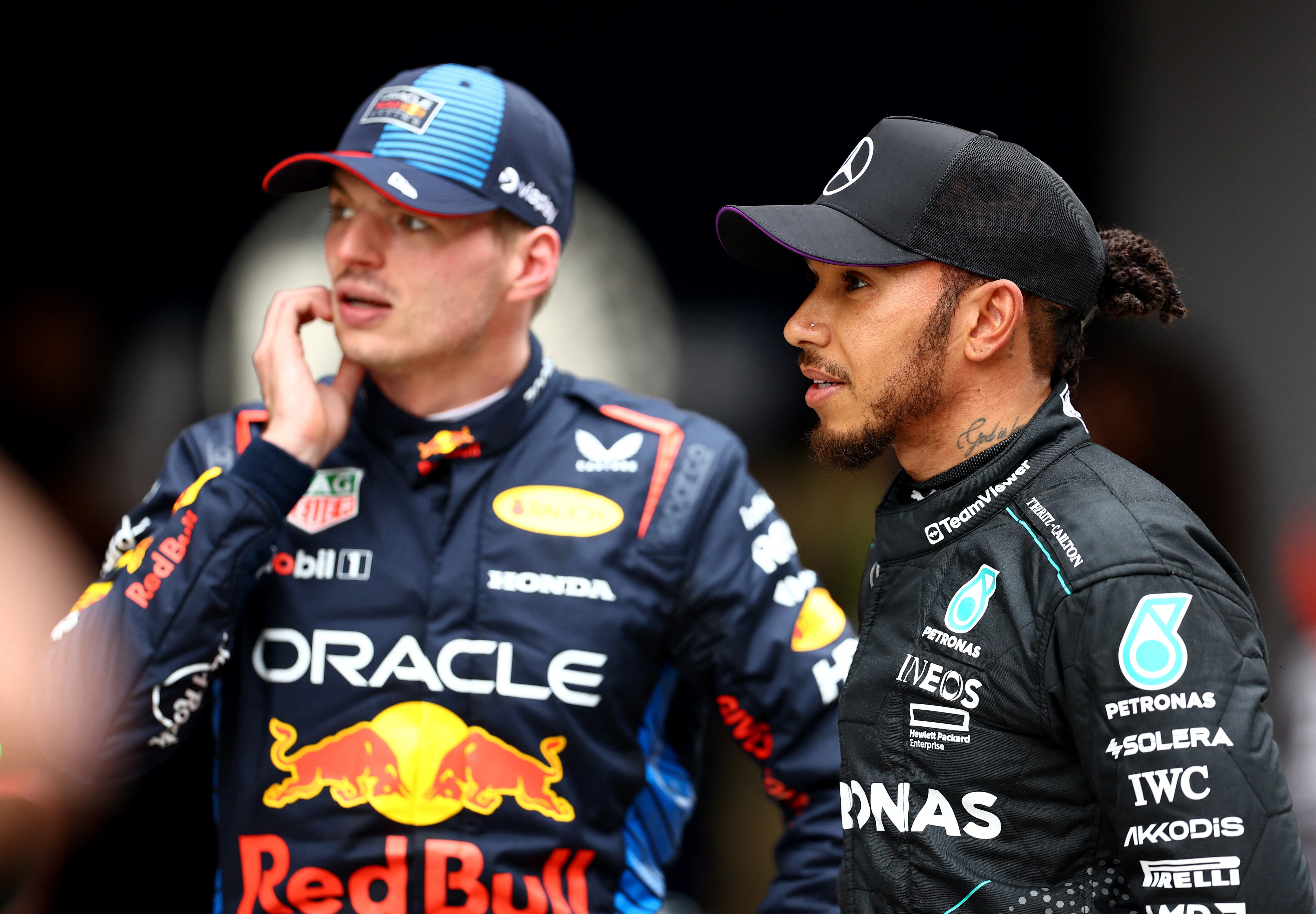 La temporada 2021 fue un campo de batalla psicológico entre Verstappen y Hamilton, dentro y fuera de la pista (REUTERS)