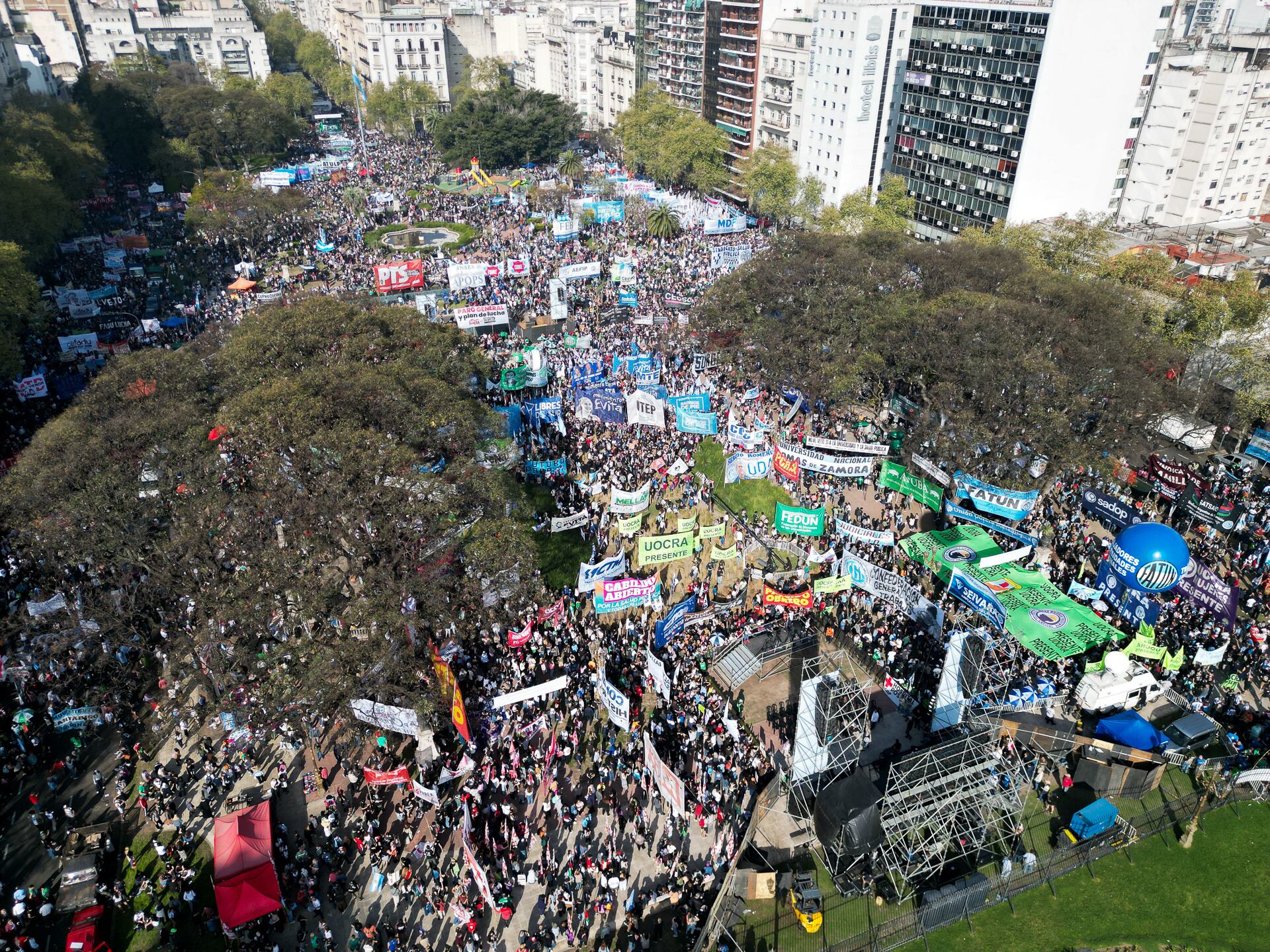 La Marcha Federal Universitaria movilizó a miles en Buenos Aires y otras ciudades contra el veto presidencial (Gaston Taylor)