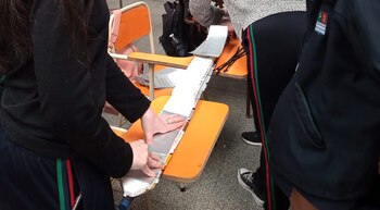 Las estudiantes construyeron el colector