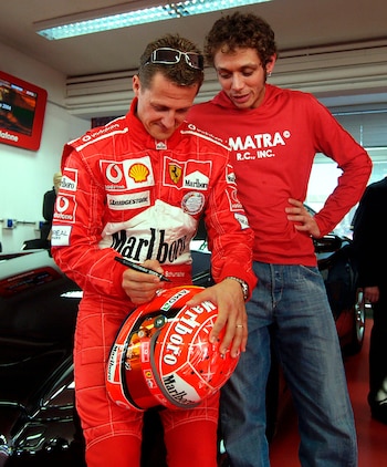 Michael Schumacher le firma un