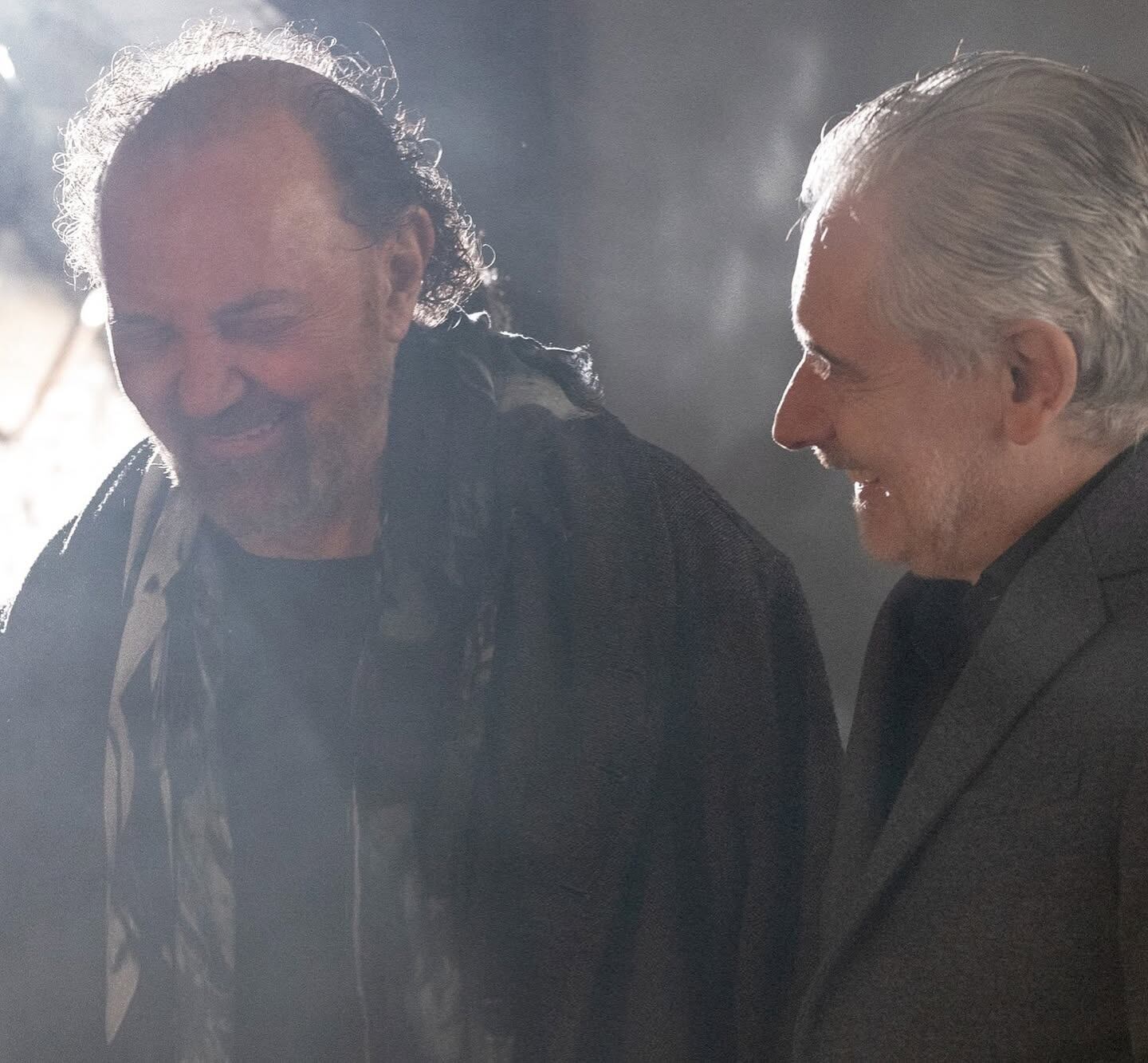 Enrique Rottenberg dialoga con Héctor Díaz durante los trabajos de realización del filme 4 historias increíbles