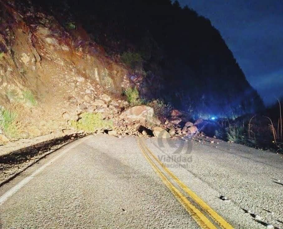 El camino sobre la Ruta 40 en la provincia de Neuquén se encuentra cerrado al tránsito por un derrumbe ocurrido durante la madrugada (Vialidad Nacional)