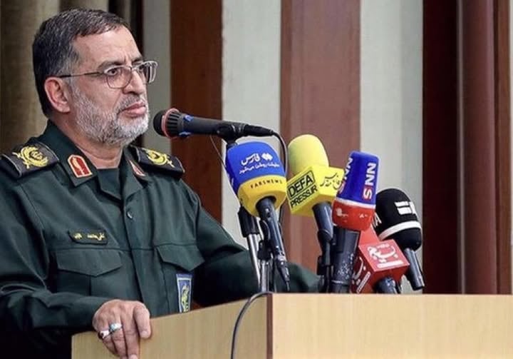 Ali Mohammad Naini, ex vocero de la Guardia Revolucionaria de Irán, se dirige a los medios de comunicación durante una conferencia de prensa (Archivo)