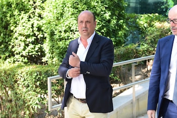 09/07/2026 El empresario dueño de la empresa Villafuel, Claudio Rivas, a su llegada a la Audiencia Nacional, a 9 de julio de 2026, en Madrid (España). El juez Pedraz, encargado de investigar el 'caso Leire', trama que buscaba desestabilizar causas judiciales que afectan al PSOE o al Gobierno, se enfrenta a una semana llena de citaciones que culminará el viernes, 10 de julio, con la citación como testigo de la presidenta del PSOE.
POLITICA
Gustavo Valiente - Europa Press