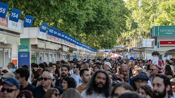 El Papa y Bad Bunny "condicionarán" la 85ª Feria del Libro de Madrid: "Os va a costar un poquito más llegar"