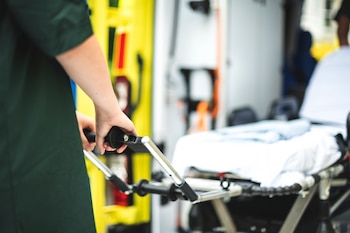 Imagen recurso de una ambulancia (Magnific)