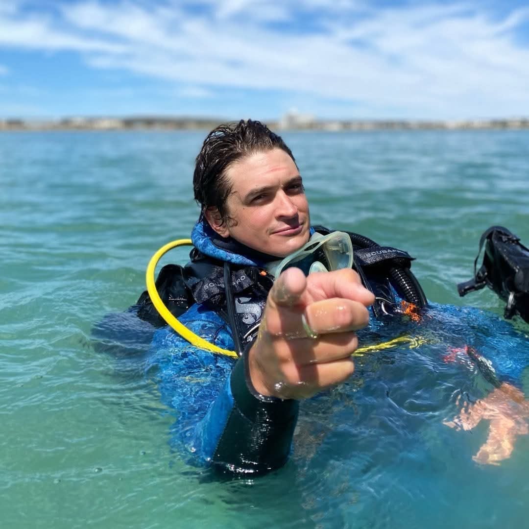 El accidente ocurrió durante un entrenamiento en pileta, donde fue hallado inconsciente y logró sobrevivir gracias a maniobras de RCP