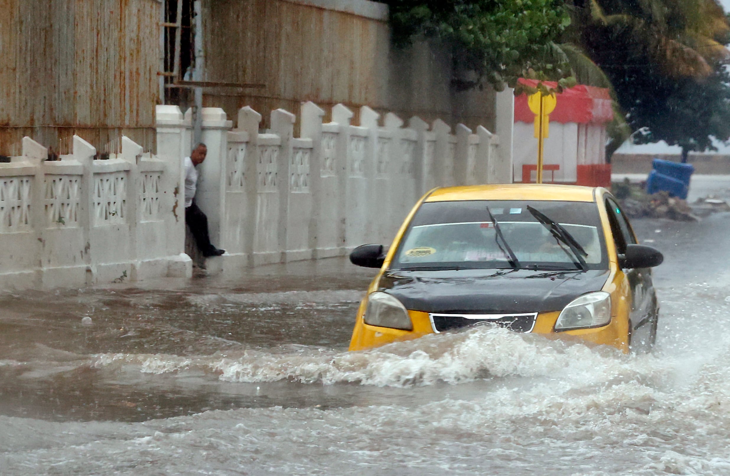 Unicef proyectó que el 35% del territorio de Centro Habana podría quedar expuesto a inundaciones costeras hacia el año 2050. EFE/Ernesto Mastrascusa