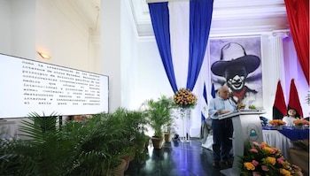 El presidente de la Asamblea Nacional, Gustavo Porras, destacó que ninguna ley emitida fuera de Nicaragua podrá surtir efecto jurídico dentro del territorio nacional.
(Retomado de: Asamblea Nacional de Nicaragua)