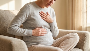 El remedio de la abuela para acabar con los gases y la llenura: médico colombiano recomienda una infusión con hojas de un reconocido fruto
