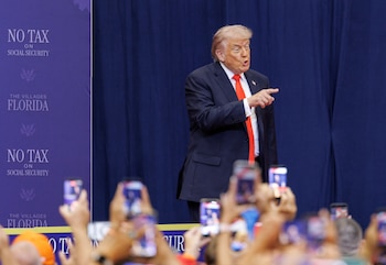 El presidente de Estados Unidos, Donald J. Trump, pronuncia un discurso durante un evento con personas mayores en The Villages, Florida, EE. UU., el 1 de mayo de 2026. EFE/EPA/Cristobal Herrera-Ulashkevich