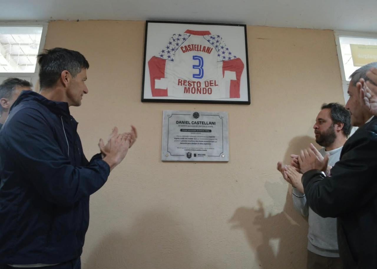 Castellani dirigió a Bolívar Vóley entre 2002 y 2006. Bajo su conducción, el equipo ganó las temporadas 2002/03 y 2003/04