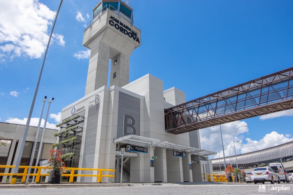 La ampliación de rutas aéreas y la competencia entre aerolíneas y agencias propiciaron un turismo internacional más accesible para los colombianos - crédito @AeropuertoMDE / X