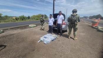 Ejército detiene a dos con 25 MDP sin acreditar en Ahome