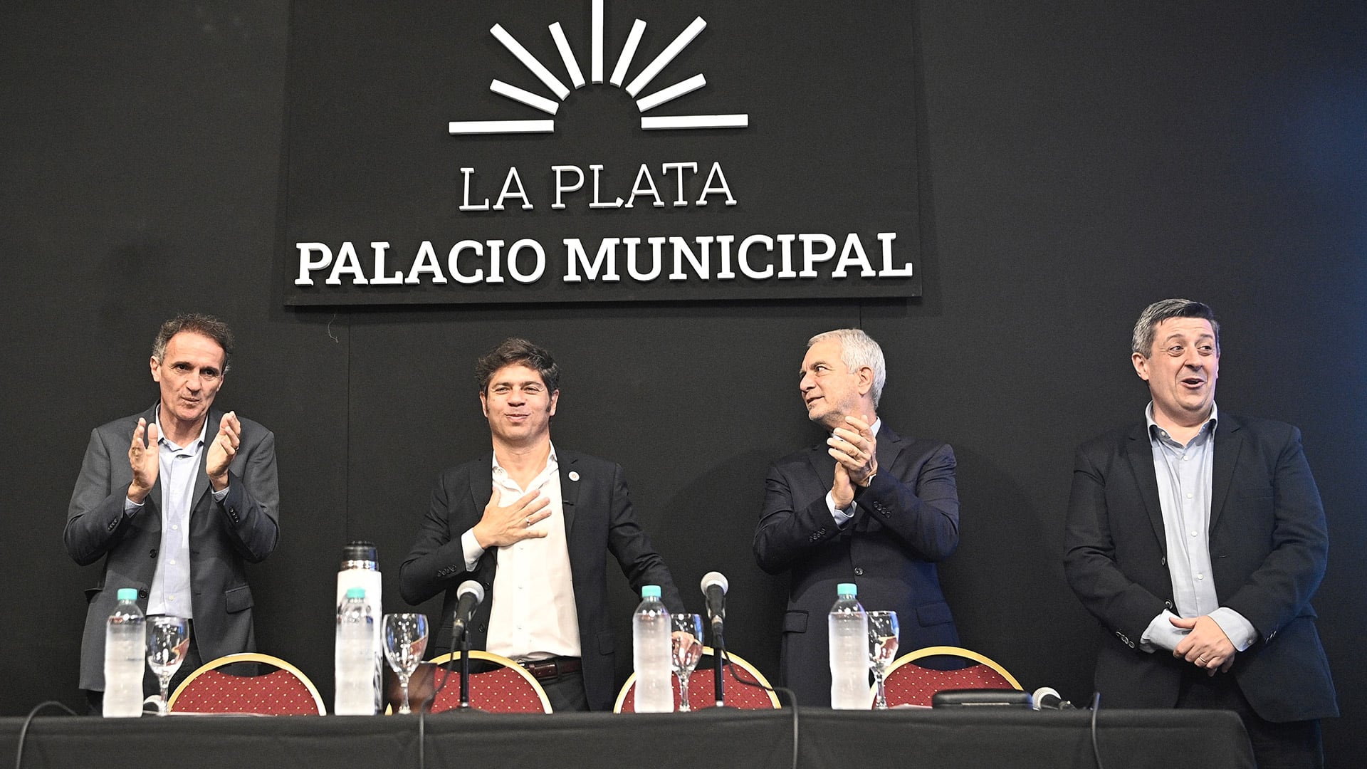 Kicillof junto al ministro de Infraestructura, Gabriel Katopodis, el intendente de La Plata, Julio Alak, y el subsecretario de Recursos Hídricos, Néstor Álvarez, este martes en La Plata