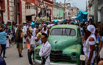 Celebración a la virgen de la regla y yamayá en Cuba
