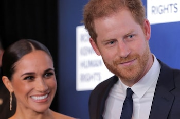 El príncipe británico Harry y Meghan Markle, duquesa de Susse, en Nueva York, Estados Unidos, 6 de diciembre de 2022 (Reuters)
