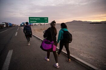 Venezolanos en camino hacia Chile
