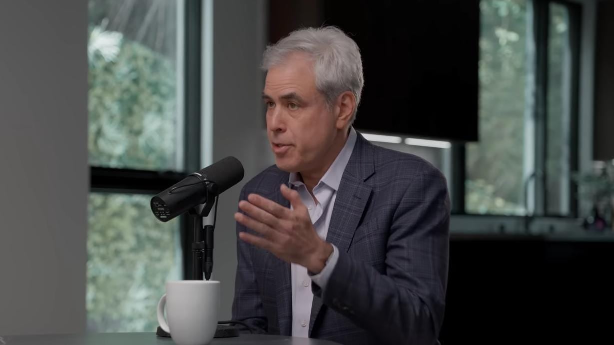 Jonathan Haidt advirtió sobre los efectos negativos de las redes sociales y los teléfonos inteligentes en la salud mental infantil (Captura de video: YouTube - Michelle Obama)