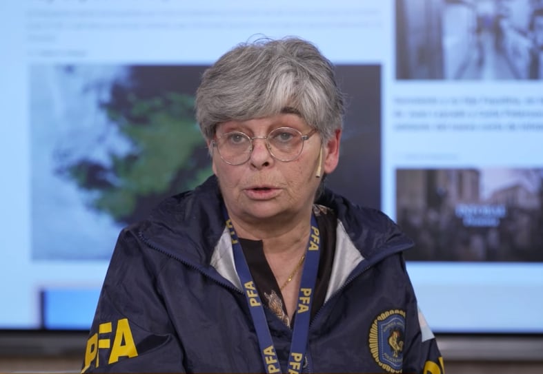 La sargento Susana Viamonte postergó su retiro de la Policía Federal para jubilarse junto a Hela cuando terminara su servicio (Infobae en Vivo)