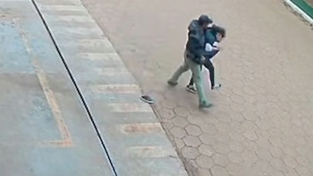 Su pareja la golpeó, amenazó y rompió su celular tras una discusión durante un partido de fútbol en Jujuy