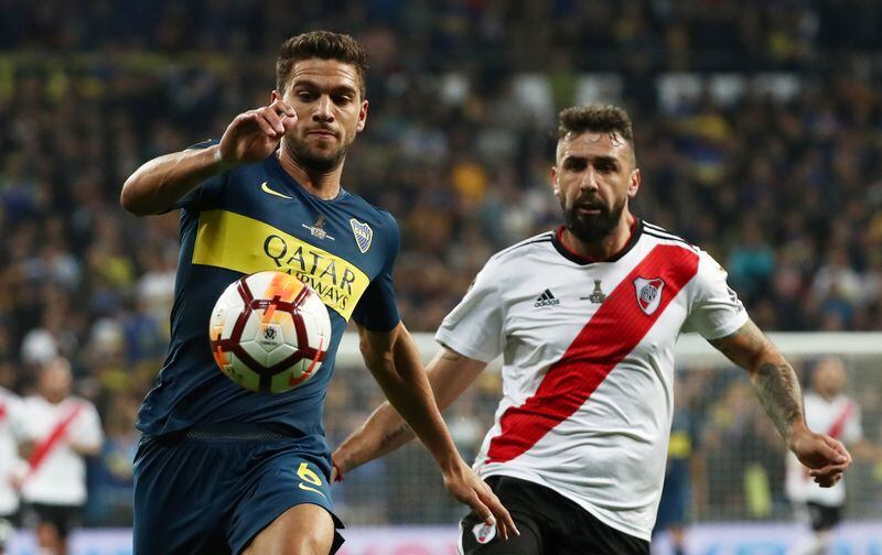 Boca y River definieron la Libertadores 2018 en Madrid. En la foto, Lisandro Magallán y Lucas Pratto (Foto REUTERS/Sergio Pérez)