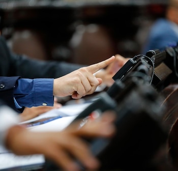 El gobierno de Bernardo Arévalo intentó frenar la simultaneidad de las interpelaciones con un recurso ante la Corte de Constitucionalidad para evitar que afectaran al Ejecutivo.