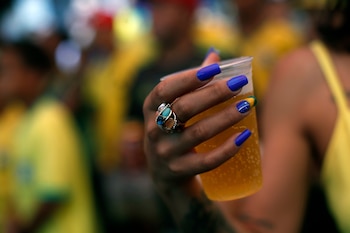 En Perú, comercios, bares y restaurantes prevén mayor demanda durante los partidos del Mundial 2026 y preparan promociones y eventos especiales. (AP Foto/Bruna Prado)