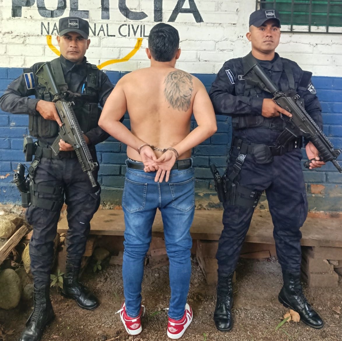 La presencia percibida de pandillas en barrios salvadoreños descendió del 41% al 9% entre 2020 y 2026. /(Foto cortesía Policía Nacional Civil)
