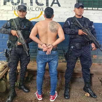 La PNC indicó que Hernández Barrera operaba para la clica Shadows Park Locos, estructura asociada a la pandilla 18R en El Salvador. (Foto cortesía Policía Nacional Civil)