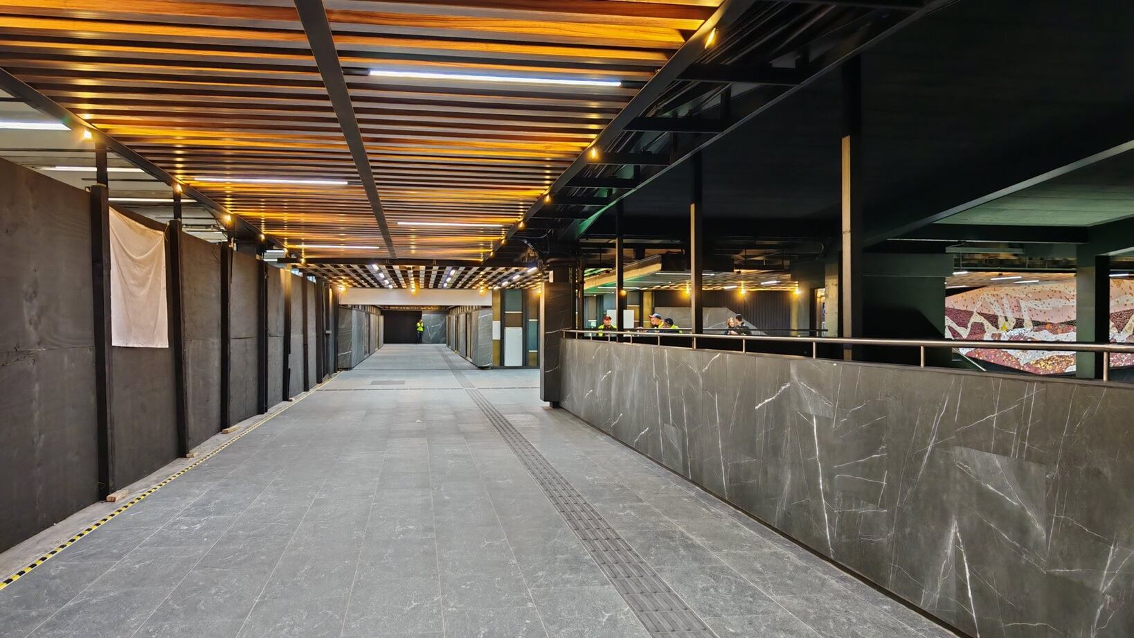 Los usuarios pueden observar los significativos avances en la remodelación de la terminal Tasqueña de la Línea 2 del Metro CDMX, que incorpora un diseño moderno y funcional. (X/ @caminalex)
