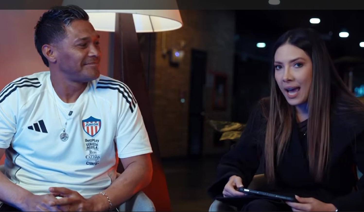 Teófilo Gutiérrez hablando con la periodista de Salomé Fajardo de Win Sports - crédito Win Sports/YouTube