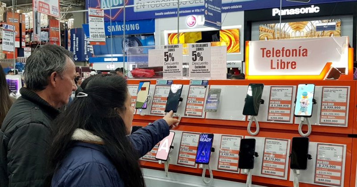 Por qué la venta de smartphones cayó a su punto más bajo en 14 años para esta temporada