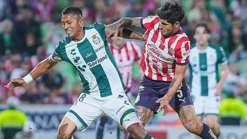 Pedro Aquino disputando un partido
