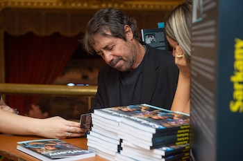 Ricky Sarkany firmó ejemplares de