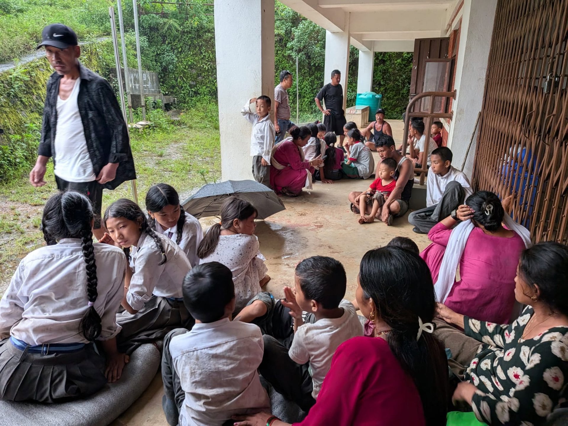 01/09/2026 Las ONG del Comité de Emergencia Español despliegan ayuda en Nepal ante los efectos de las inundaciones.
Seis organizaciones no gubernamentales integradas en el Comité de Emergencia Español trabajan sobre el terreno en Nepal suministrando agua potable, alimentos esenciales, refugio y kits de higiene, tras la activación de dicho comité el pasado 27 de agosto ante la catástrofe provocada por las inundaciones en el país, que ya ha dejado 903 muertos y 4.247 desaparecidos, según la última actualización de la Autoridad Nacional de Reducción y Gestión de Riesgos de Desastres de Nepal (NDRRMA).
SOCIEDAD
COMITÉ DE EMERGENCIA ESPAÑOL / PLAN INTERNATIONAL