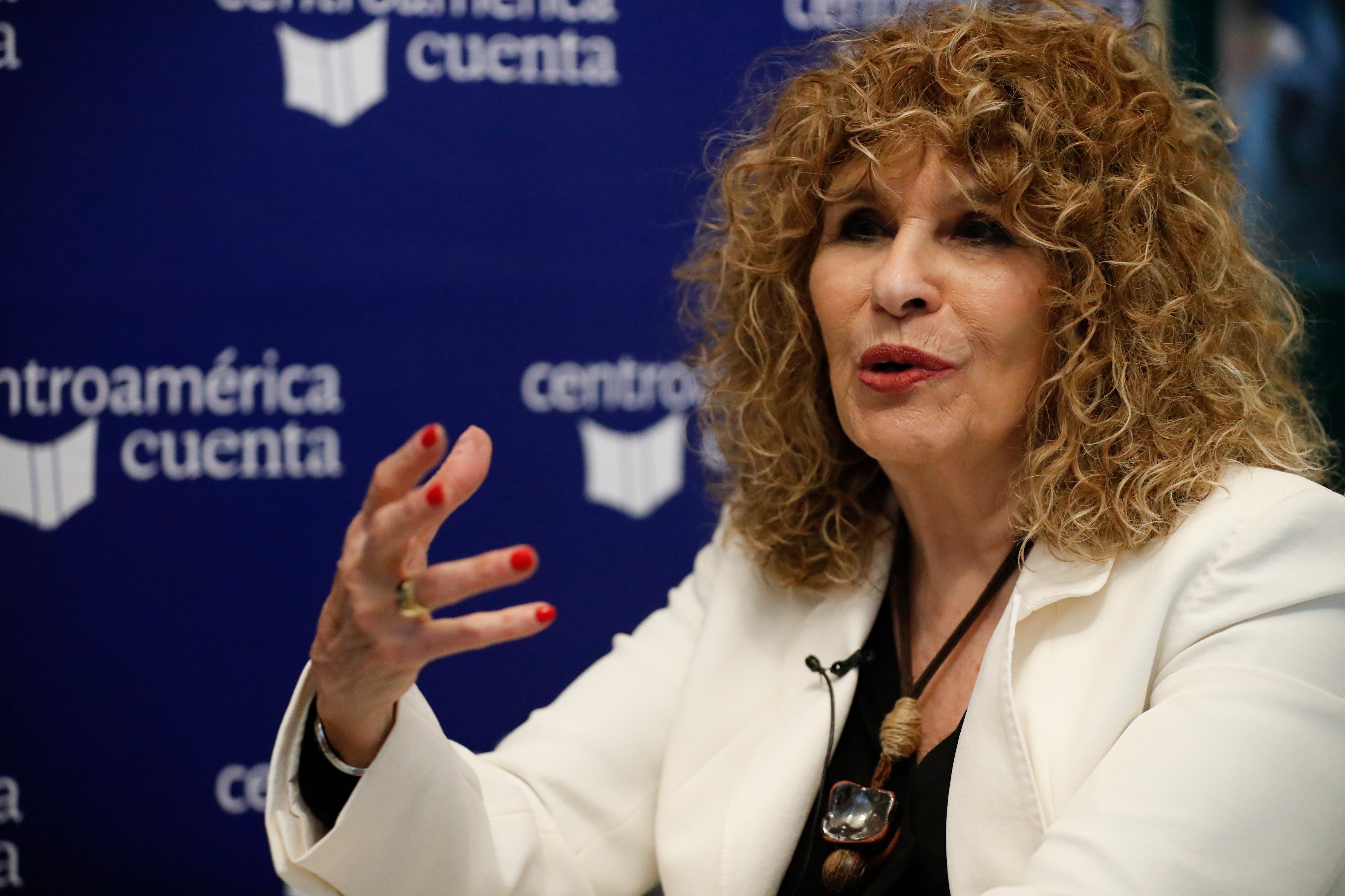 Imagen de archivo de la escritora nicaragüense Gioconda Belli durante una entrevista con EFE el 23 de mayo de 2024 en Ciudad de Panamá (Panamá). La escritora y poeta nicaragüense Gioconda Belli, exiliada en Madrid desde 2022, calificó de