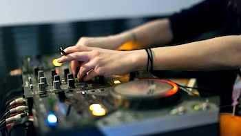 Música fuerte, estruendos y descontrol: demandaron al vecino que transformó su quinta en un salón de fiestas y deberá indemnizarlos