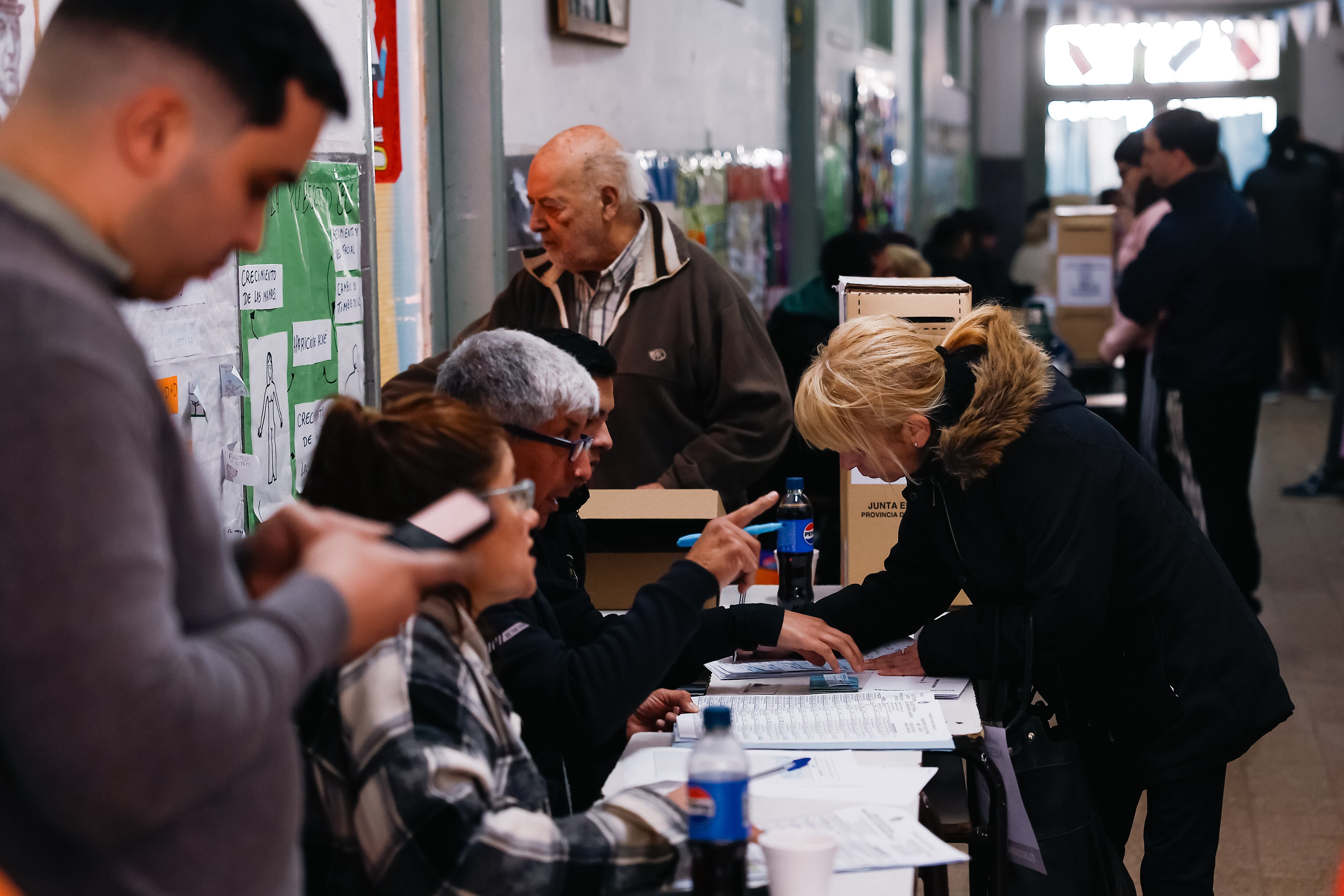 El proceso electoral argentino de 2025 incorporará en todos los distritos la utilización de la Boleta Única de Papel (EFE/ Juan Ignacio Roncoroni)