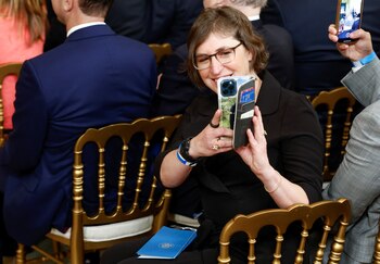 La actriz Mayim Bialik en