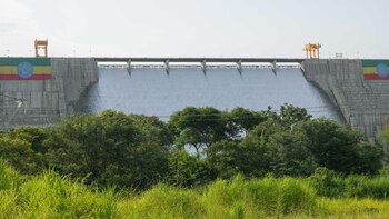 Trump se ofrece como mediador