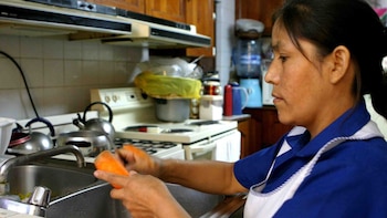 Día del Trabajo: más del 95% de trabajadoras del hogar sigue en la informalidad pese a ley que reconoce derechos laborales