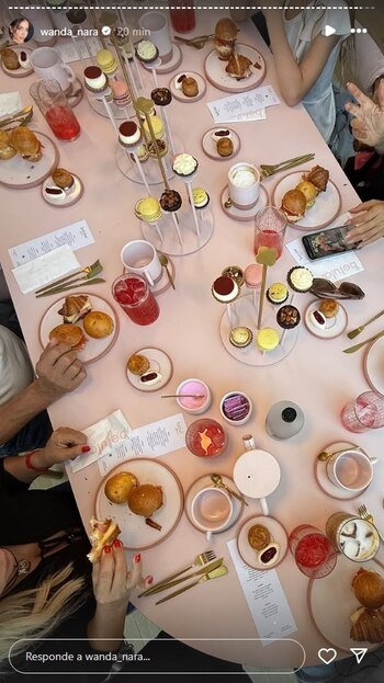Con macarons, licuados de frutilla