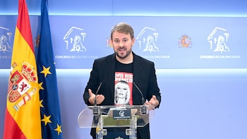 Compromís cree que la dimisión de Mínguez llega tarde y exige al PSOE "elegir entre los rentistas o las acampadas"