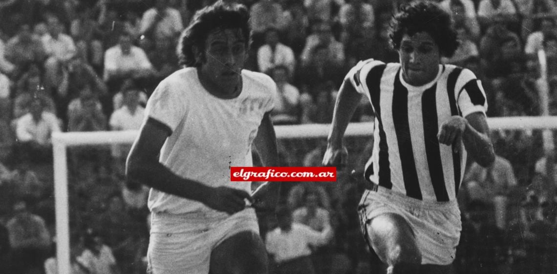 Roque Avallay con la camiseta de Huracán (El Gráfico)