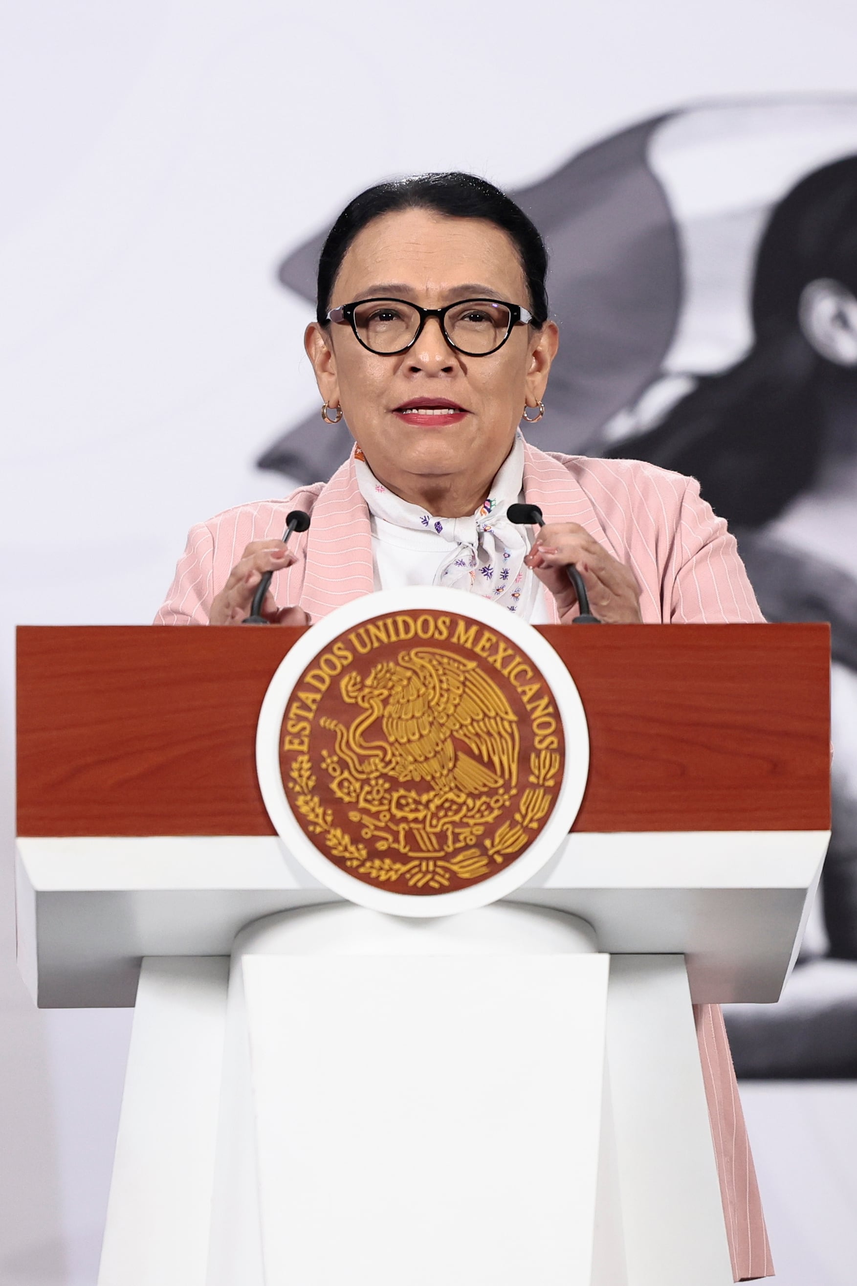 La secretaria de Gobernación de México, Rosa Icela Rodríguez, habla durante una conferencia de prensa. Imagen de archivo. EFE/José Méndez