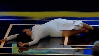 Ariadna se tiró al piso