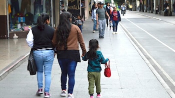 Tropezó en la vereda, se golpeó contra la pared y demandó a todos: perdió el juicio y deberá pagar los gastos