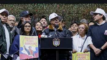 Petro afirma que habló con