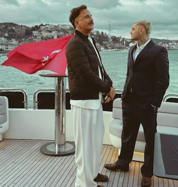 Mauro Icardi con uno de